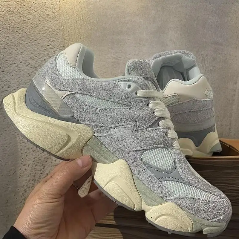 

Couples are available in a variety of colors, a variety of options, retro stitching design, wear-resistant and non-slip sole