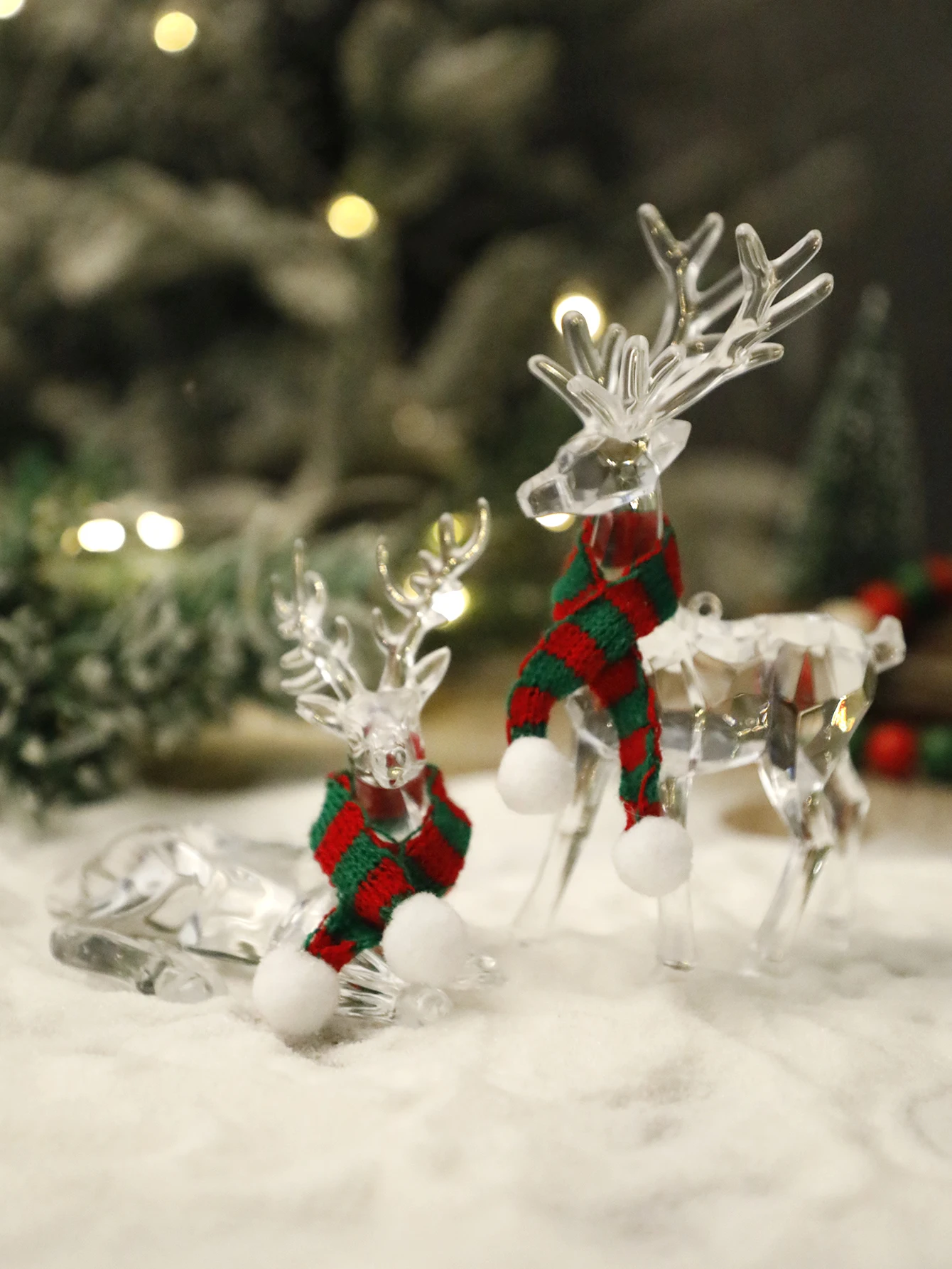 Kristall-Weihnachts-Rentier-Ornamente, transparente Hirschfiguren mit kariertem Schal, festliche Heimdekoration für Weihnachtsbaum und Desktop-Geschenk