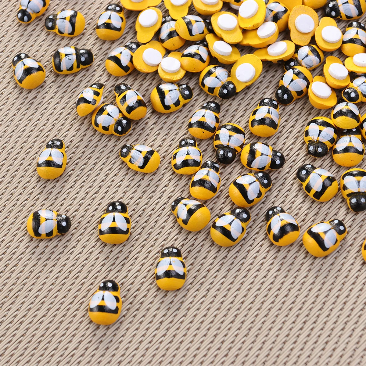 

100Pcs Bee Shape Wooden Chips Craft Supplies Unfinished Wood Pieces for DIY Painting Carving Decoration Puzzle Ornaments