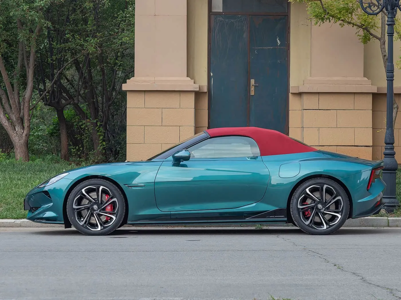 2025 2026  MG Cyberster Supercar New Energy Vehicle 2-Door Sports Convertible EV Car 580km 520km Range 2 Seats Soft  LHD view 6