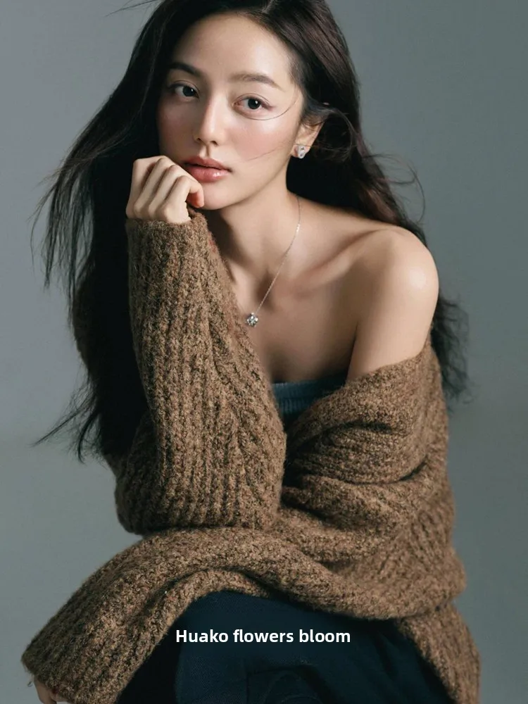 

2026 Photography Studio New Minimalist Lazy Style Artistic Portrait Lighting Emotion Atmosphere Clothing Female Summer Fashion