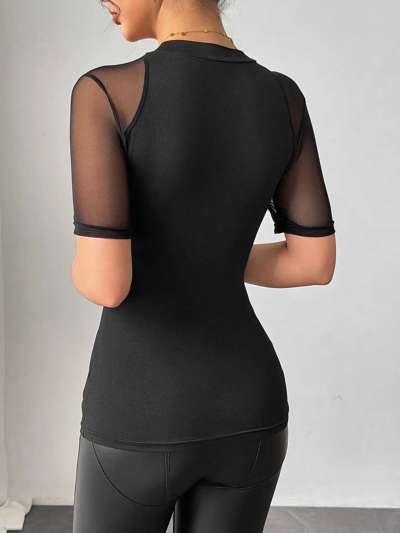 Women's Casual Sexy Solid Color Mesh round Neck Short Sleeve T-Shirt Black Pure Color Patchwork T-Shirt for Ladies