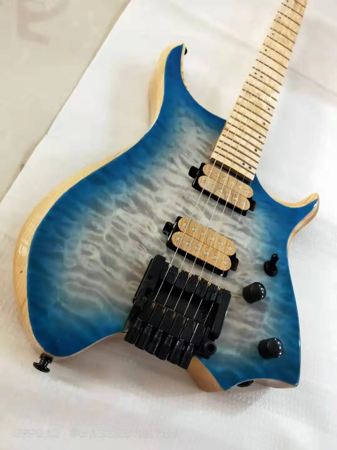 New 6-string headless electric guitar, classic water ripple veneer, high-end double-shake headless bridge, double pickup, free s