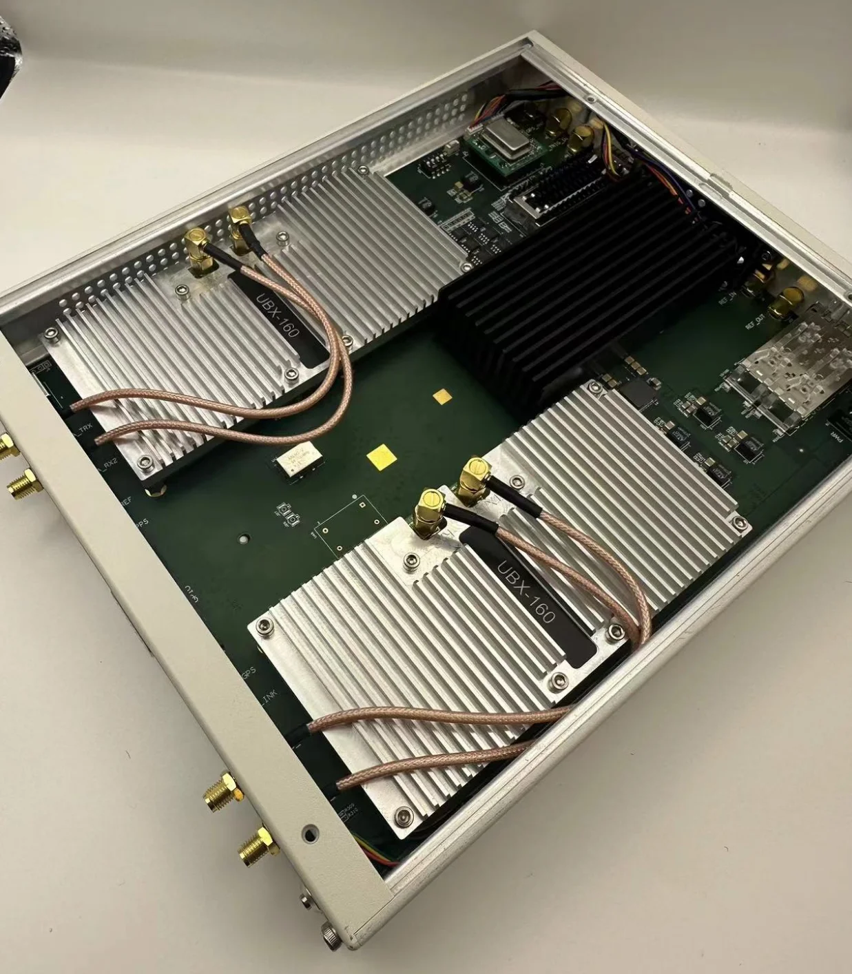 منصة X310 SDR جديدة KINTEX7-410T FPGA المدمج في 2x USX160 RF بطاقة فرعية وحدة GPSDO دعم UHD RFnoc GNU راديو