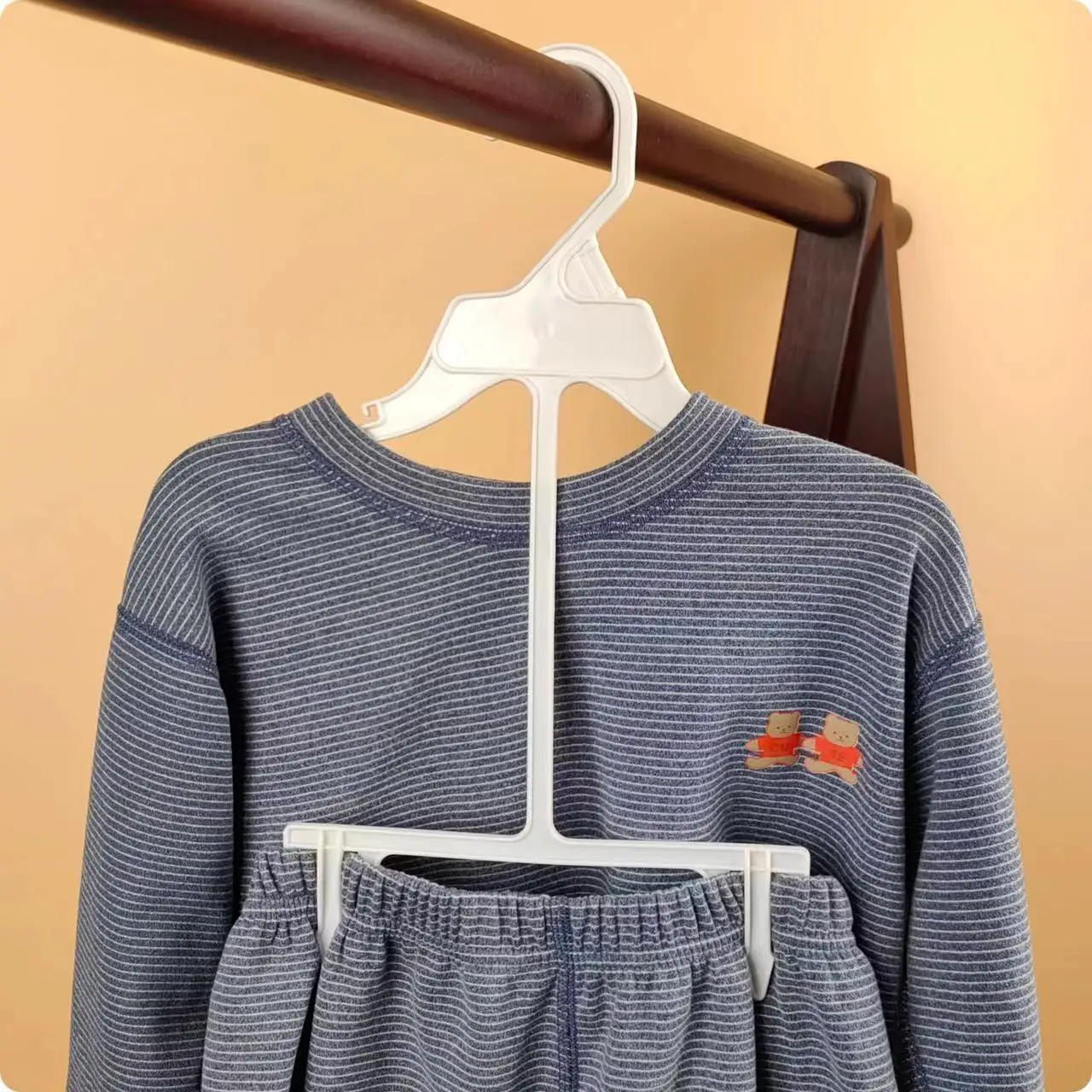 10 stücke kinder Kunststoff Anzug Kleiderbügel Kinder Baby Strampler Kleiderbügel Kleinkind Kleidung Säuglings Jungen Mädchen Kleidung Set Kunststoff kleiderbügel – Detail 3