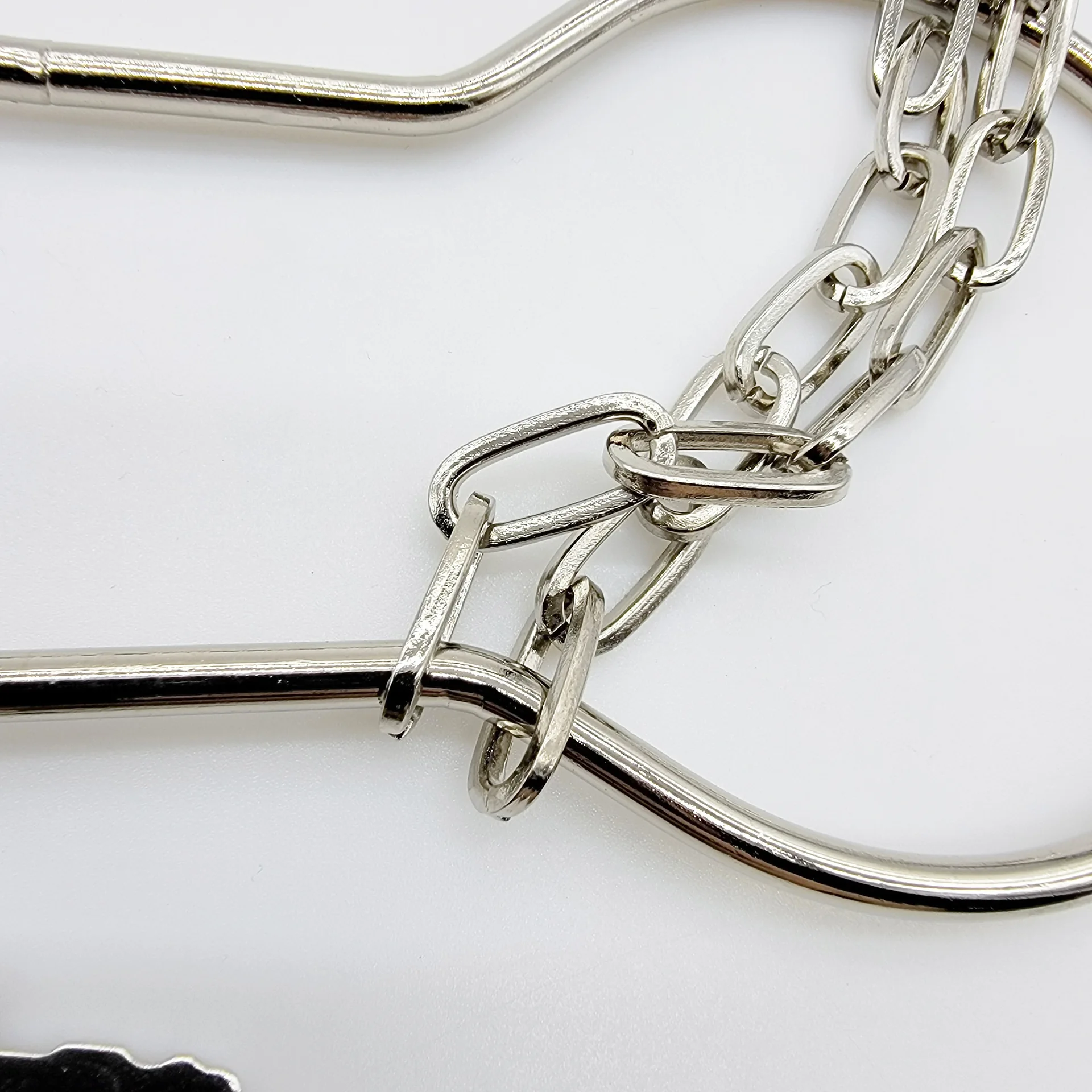 1pc Chain Shackle Escape Handcuff Escape - Silver Color Magic Tricks Stage Close-Up Street Accessories Gimmick Comedy Mentalism