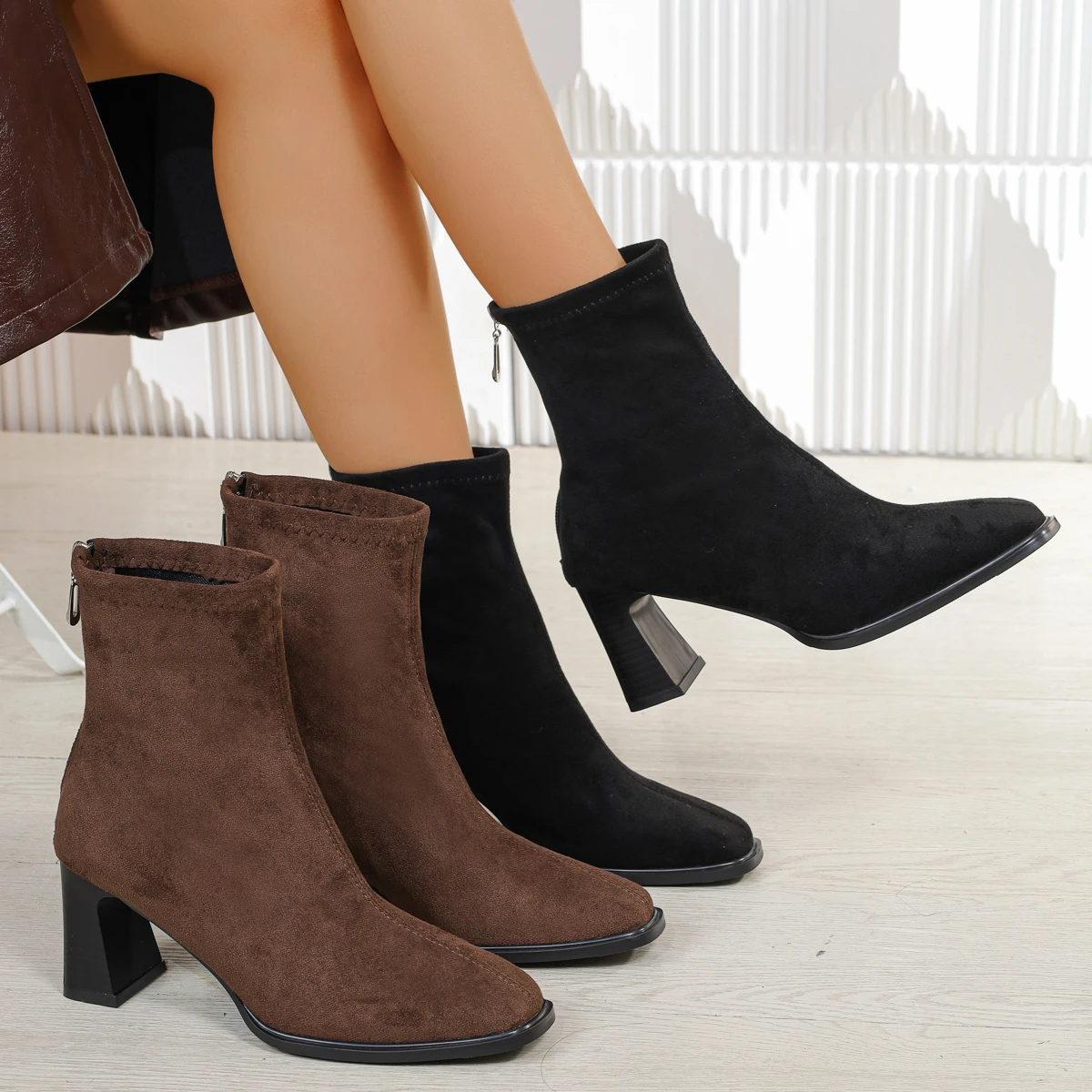 النساء الخريف والشتاء توافدوا أحذية بوت قصيرة موضة ساحة تو عدم الانزلاق كعب مربع الصلبة أحذية سوداء برقبة عالية الكعب حذاء من الجلد 516