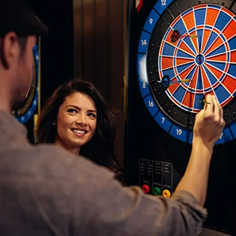 مجموعة سهام احترافية ذات أطراف فولاذية - سهام ذات أطراف معدنية مع أعمدة ألومنيوم ملونة ورحلات وحاميات - مجموعة ملحقات رمي السهام