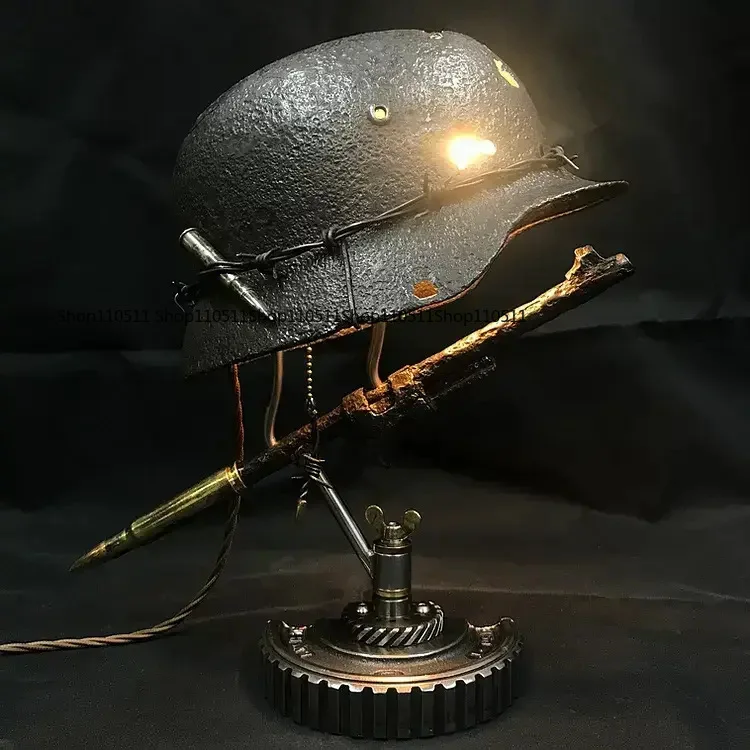 Kunstharz-Ornamente, Kreative Helm-Schreibtischlampe Retro-Relikt-Lampe für Wohndekoration