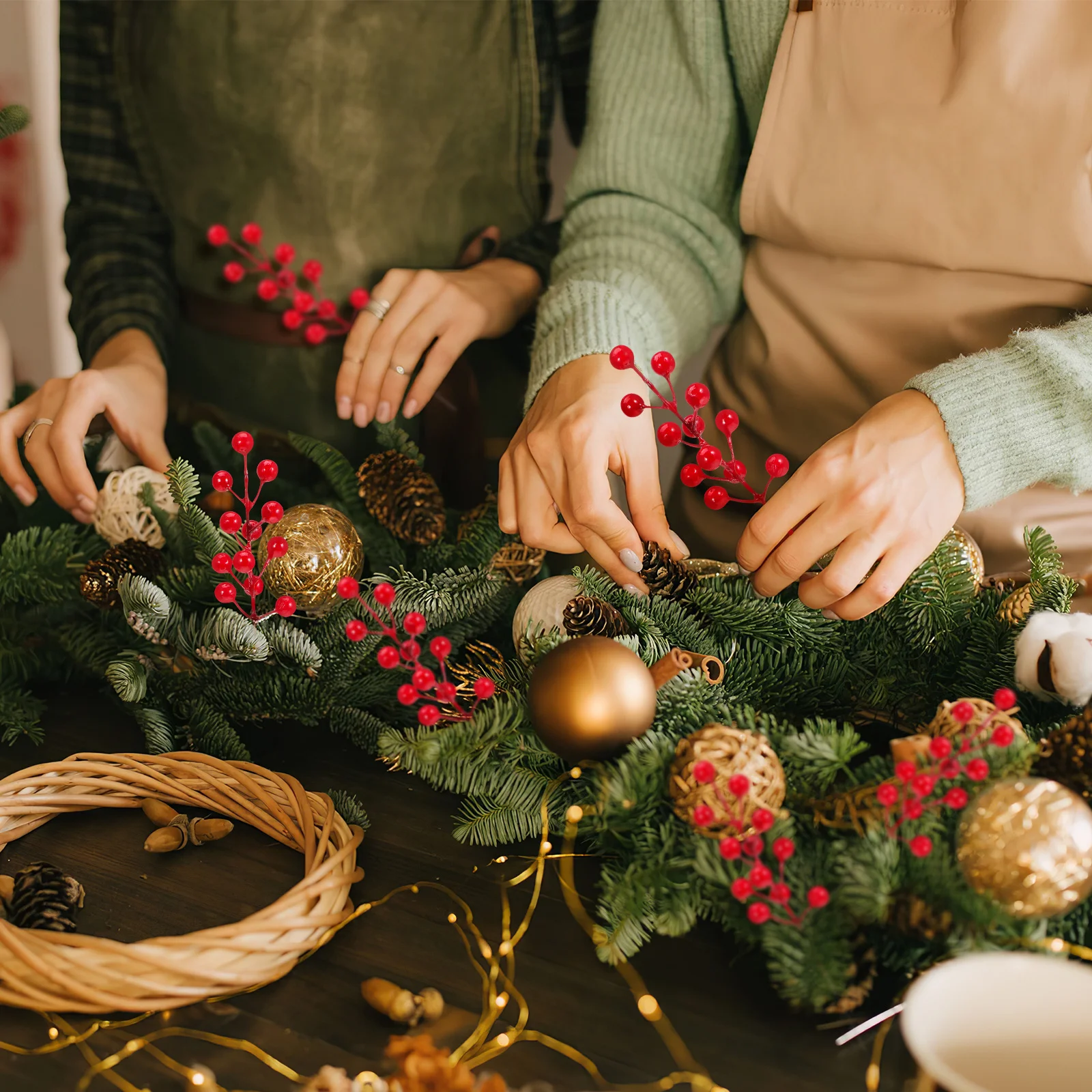 

10Pcs Fake Berry Branches Red Simulation Flower Branches for Christmas Ornament Home Decor Gift Packaging Simulation Flower