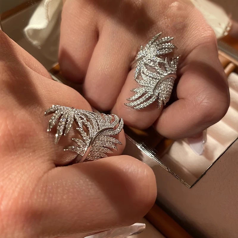 Huitan Aesthetic Feather Design Finger Ring for Women Luxury Full CZ Wedding Party Statement Female Rings Silver Color Jewelry