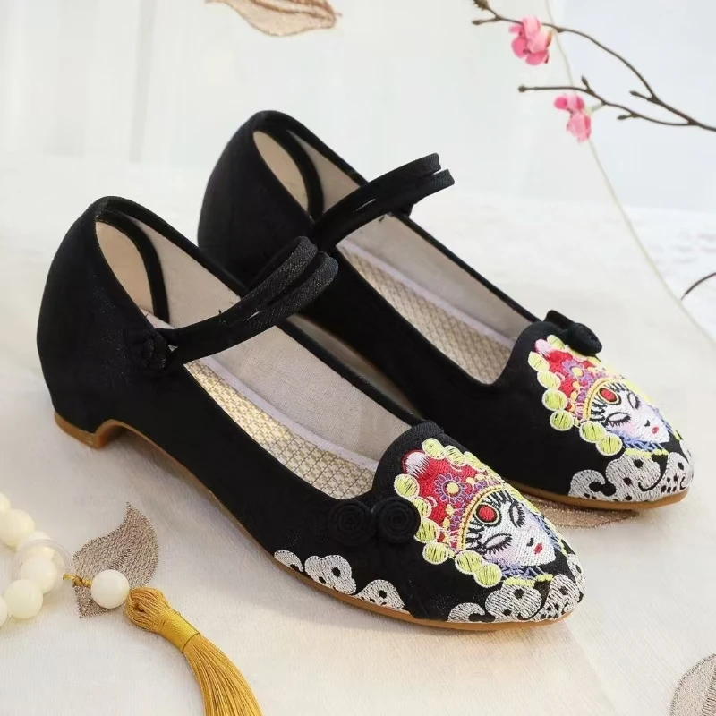 Woman's Ethnic Style Low Heel Facial Makeup Embroidered Shoes Soft Sole Pointed Toe Shallow Cheongsam Shoes Mary Jane Shoes