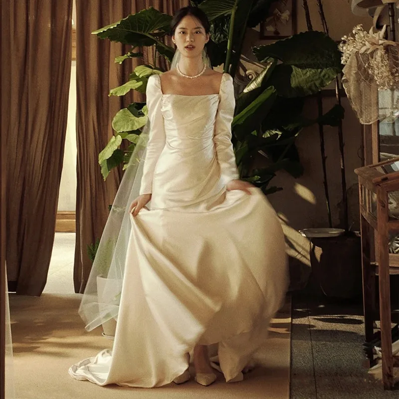 Französischer Stil Langarm Leichtes Hochzeitskleid Neue Braut Temperament Vintage Satin Empfang Ausgehendes Kleid Meerjungfrau Kleid Winter