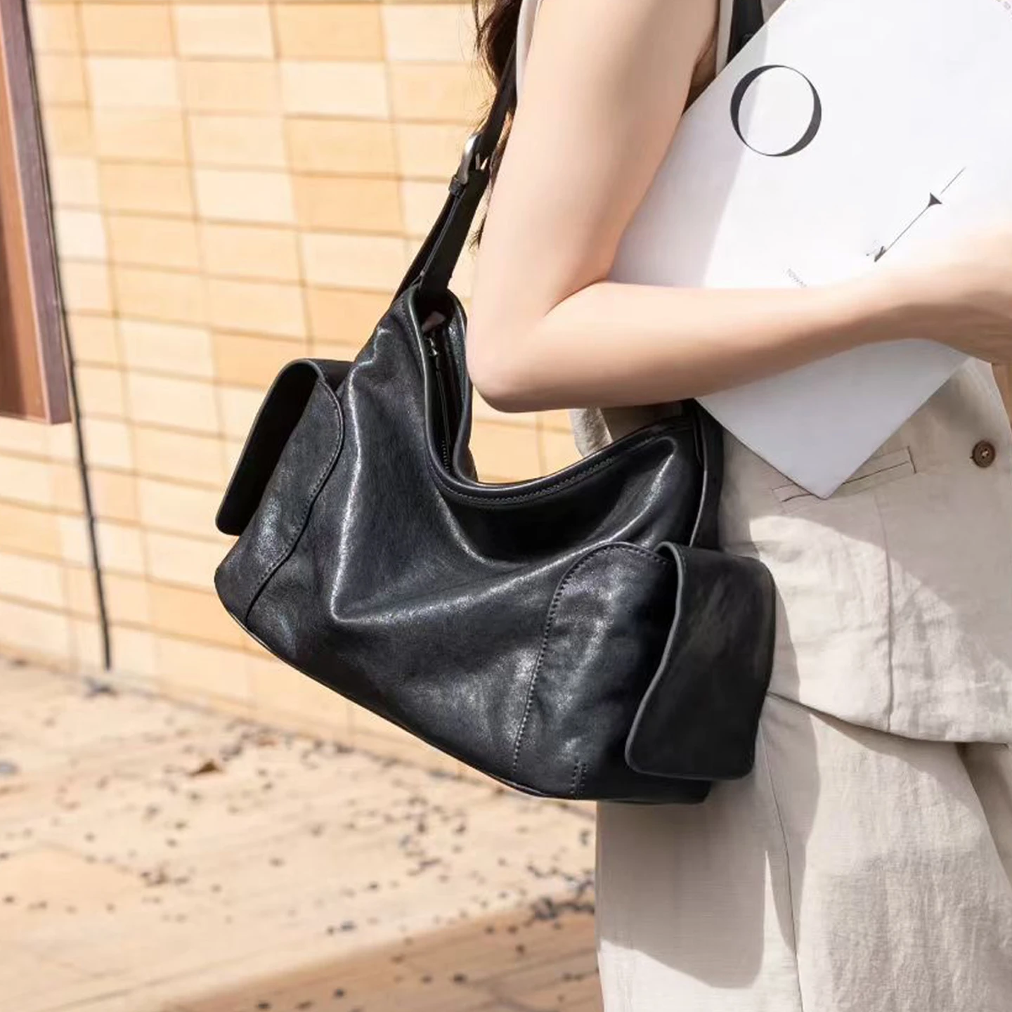 Genuine Leather Shoulder Bag Minimalist Style Soft Hobo Bag Woman Large Capacity Crossbody Bag Top-Grain Leather Underarm Bag