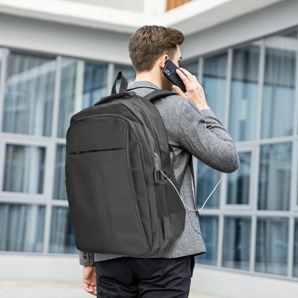 

A large-capacity travel backpack with a USB charging port, perfect for business-casual guys and everyday commuting.