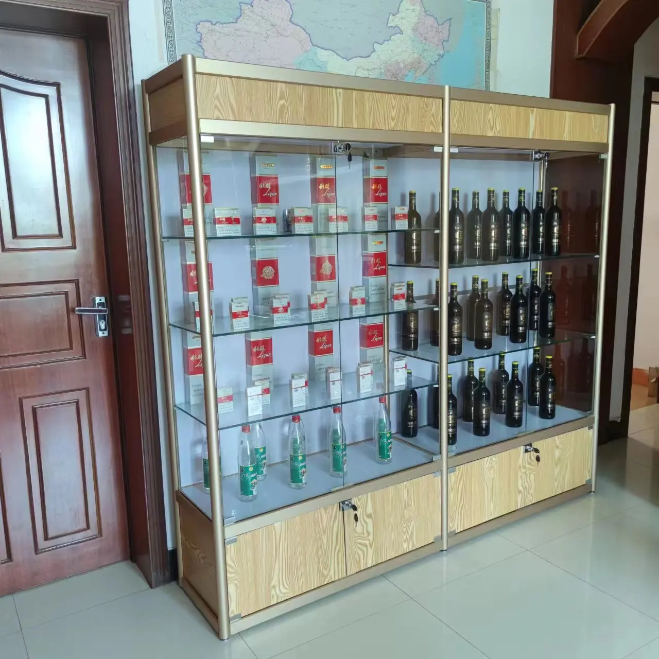 Tobacco, wine and tea gifts Sample display case Trophy medal display case model Antique glass Transparent display case