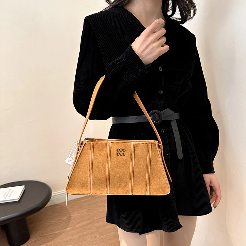 

High-End Minimalist Vintage Crossbody Bag For Women With Unique Fashionable Trendy Design And Solid Color Luxury Leather