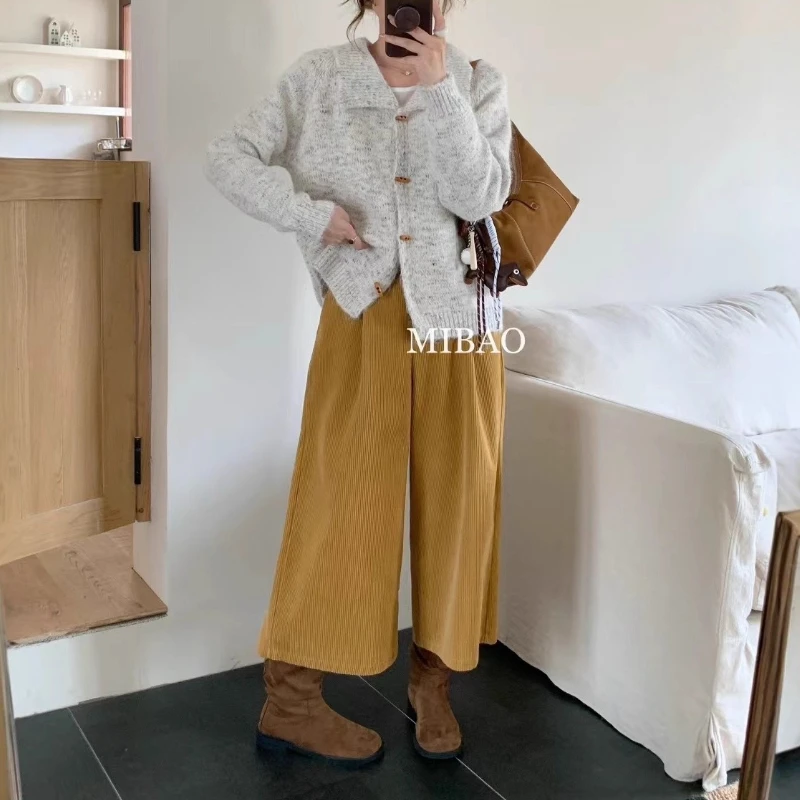 Cardigan lavorato a maglia con bottoni in corno retrò dall'atmosfera delicata Giacca maglione casual morbida e cerosa autunno/inverno 2025 da donna