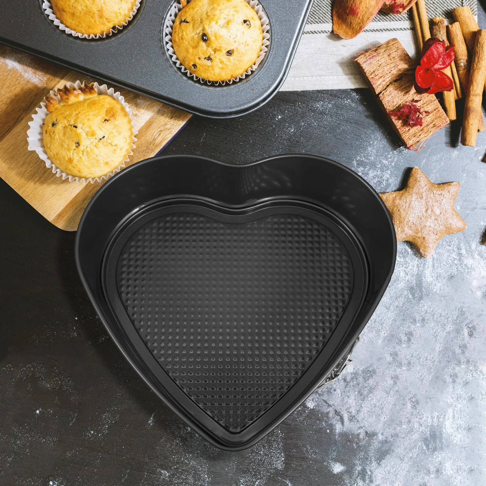 

Heart Shaped Cake Mold Buckle Nonstick Coating Small Steel Pans Baking Carbon Heart Pan Set Kitchen Tools