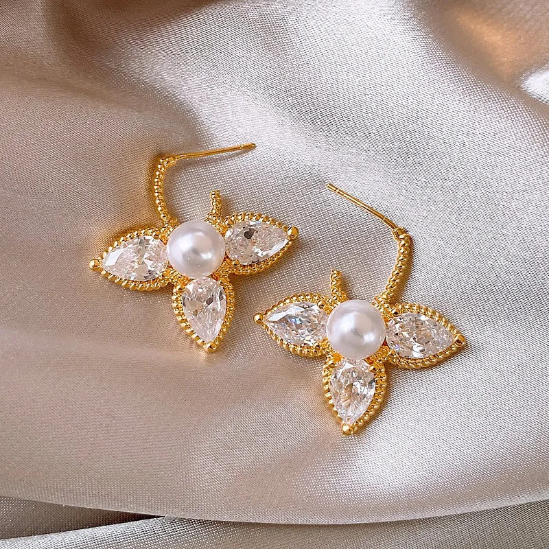 French Zircon Leaf Pearl Niche Retro Light Luxury High-end Temperament Versatile Earrings for Women Jewelry.