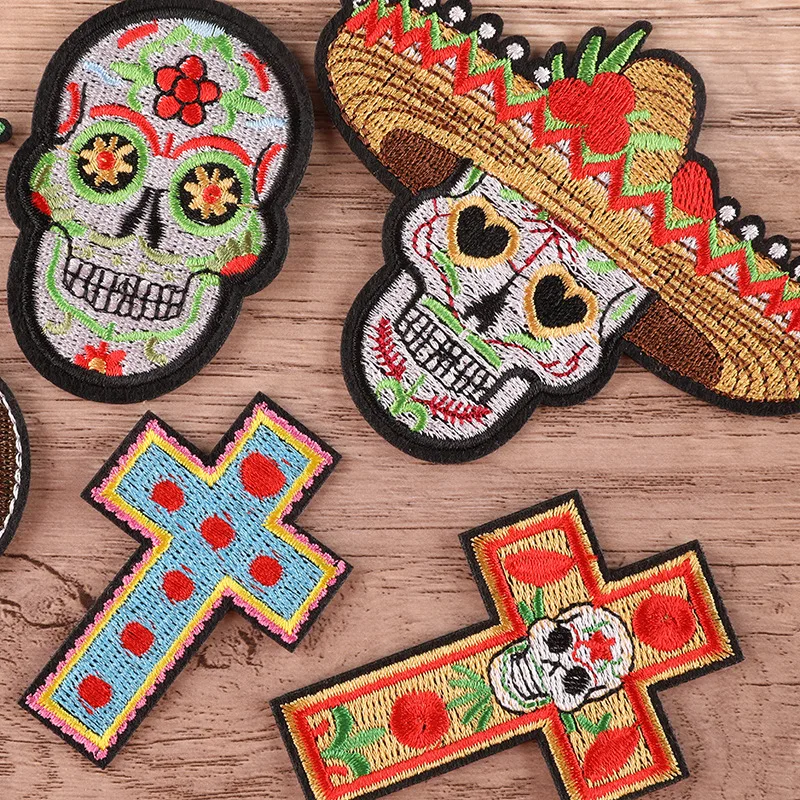 1pcs Mix New Skull Patches for Clothing Iron on Embroidered Sew Applique Cute Patch Fabric Badge Garment DIY Apparel Accessories