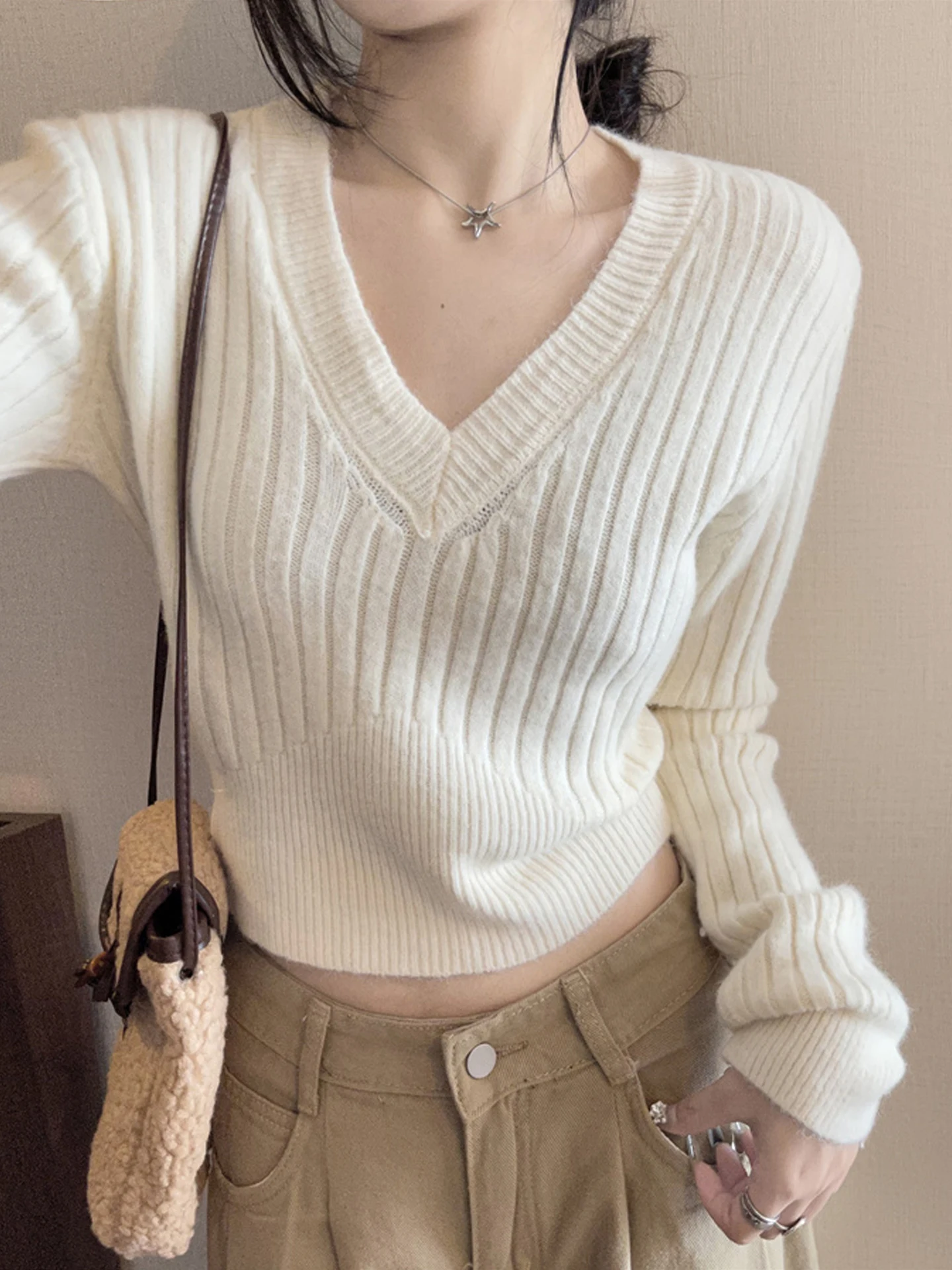 Korean Sle V-Ne ort Knitted Sweater Women's Autumn Winter Slim Fit Warm Thiened Pullover Outerwear Knitted Top