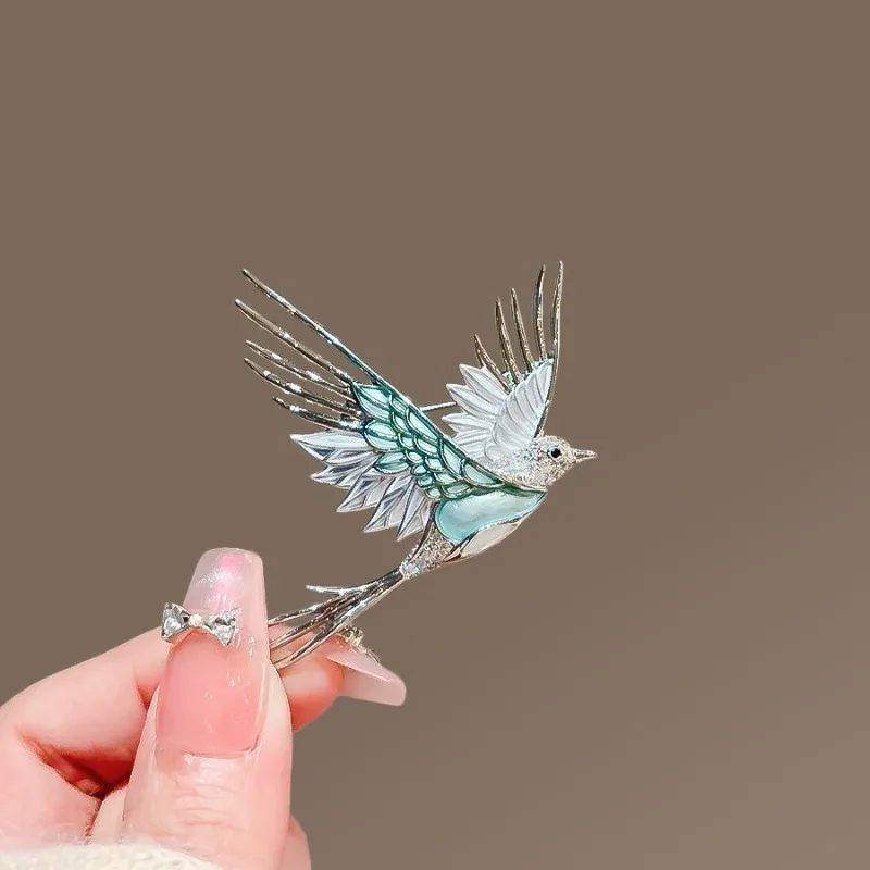 Metal Brooches Creative Flight Bird Brooches Exquisite Luxury Retro Beautiful Birds Brooch Trendy Miniature Jewelry Brooch Gifts