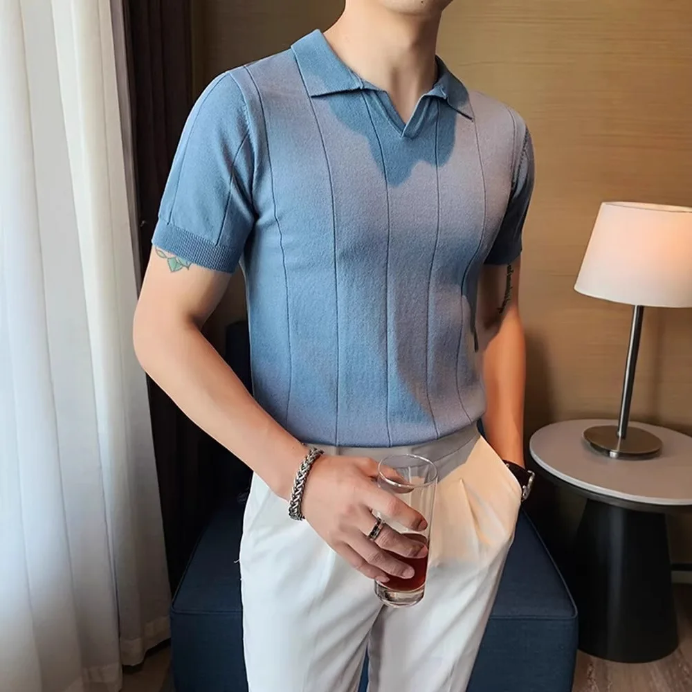 夏の新しい男性用半袖ニットTシャツ、スタイリッシュで多用途なハイエンドVネックポロシャツ