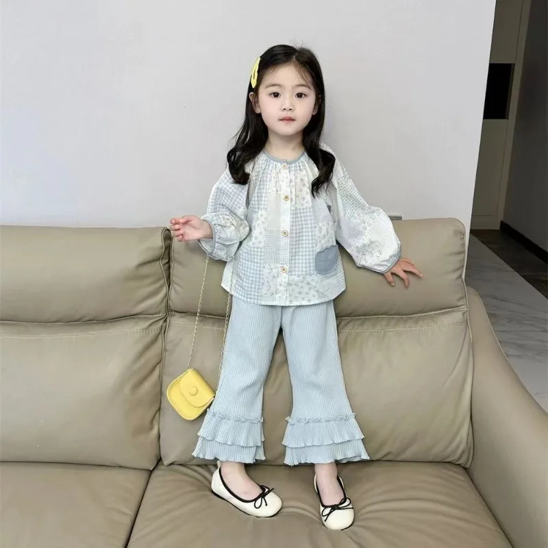 2026 Spring and Autumn Girls' New Korean Round Neck Countryside Doll Shirt, Milk Blue Belly Pants Set Baby Girls' Clothing