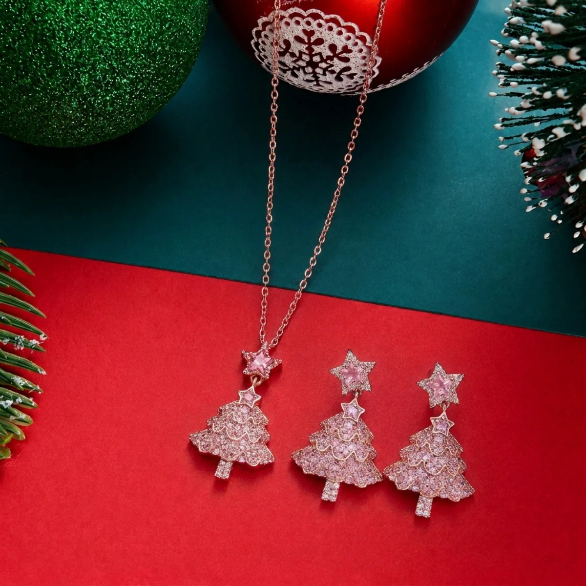 Glitzerndes, vollrosa Strass-Weihnachtsbaum-Halsketten- und Ohrring-Set für Damen, zartes, süßes Stern-Weihnachtsbaum-Schmuckset für Neujahr. – Detail 22