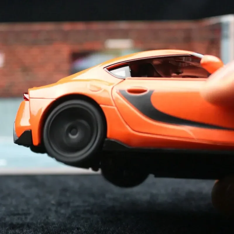 1:32 Supra GR Fast & Furious Supercar Legierungsautomodell Sound und Licht zurückziehen Kinderspielzeuggeschenke Druckguss-Spielzeugfahrzeuge