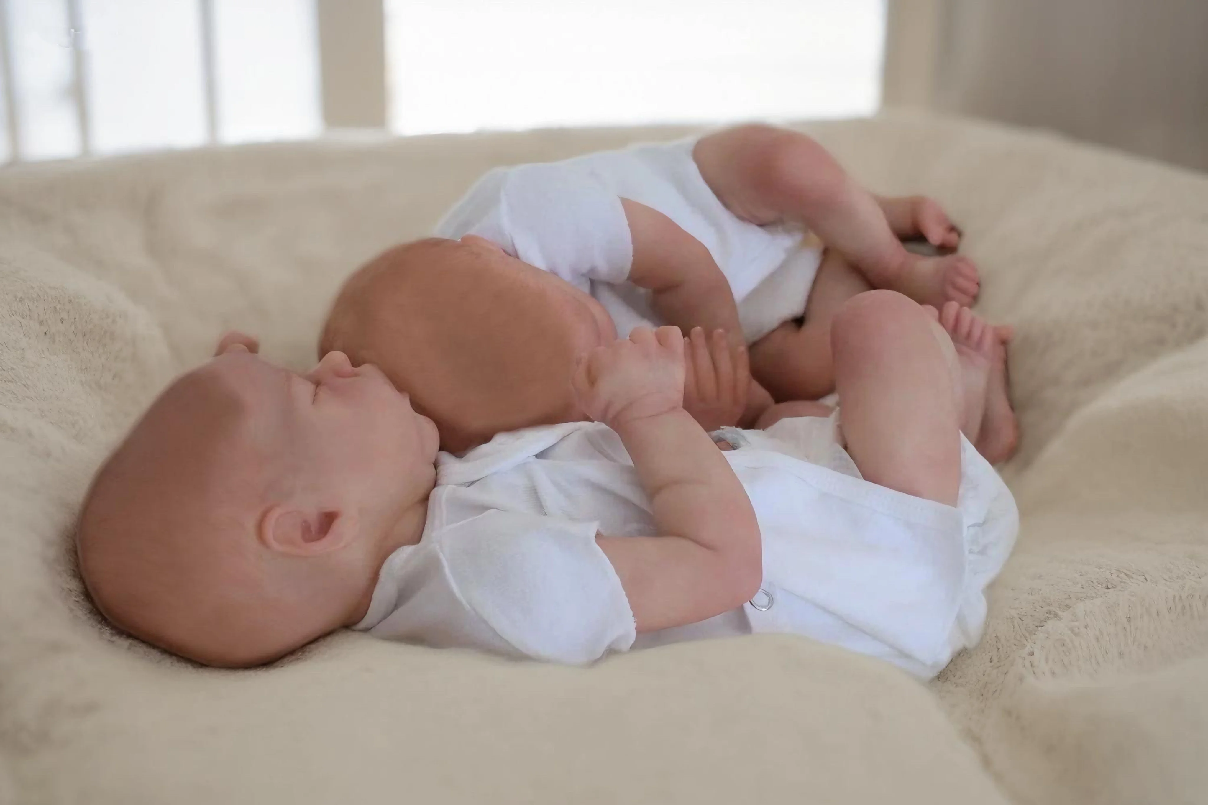 2 أنماط/40-45 سنتيمتر مفتوحة الفم الصلبة سيليكون التوائم بيبي تولد من جديد Girlqs مع الجلد رسمت ثلاثية الأبعاد لمسة ناعمة تولد من جديد تام السيليكون bebek