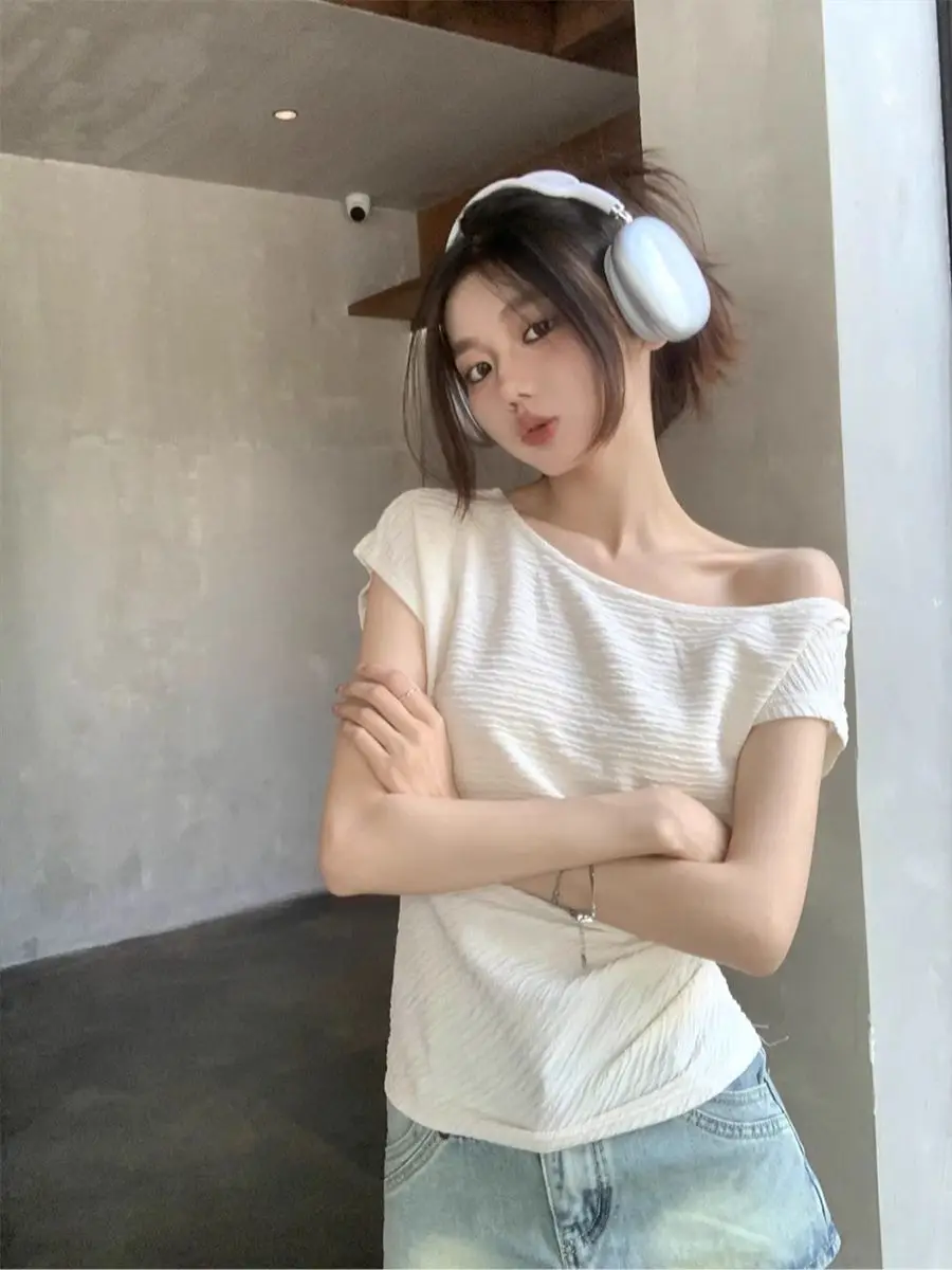 Gagarich French Textured Pleated Off Shoulder Collarbone Top Women Wear 2026 Summer Korean Sloping Shoulder Slim Fit T-shirt