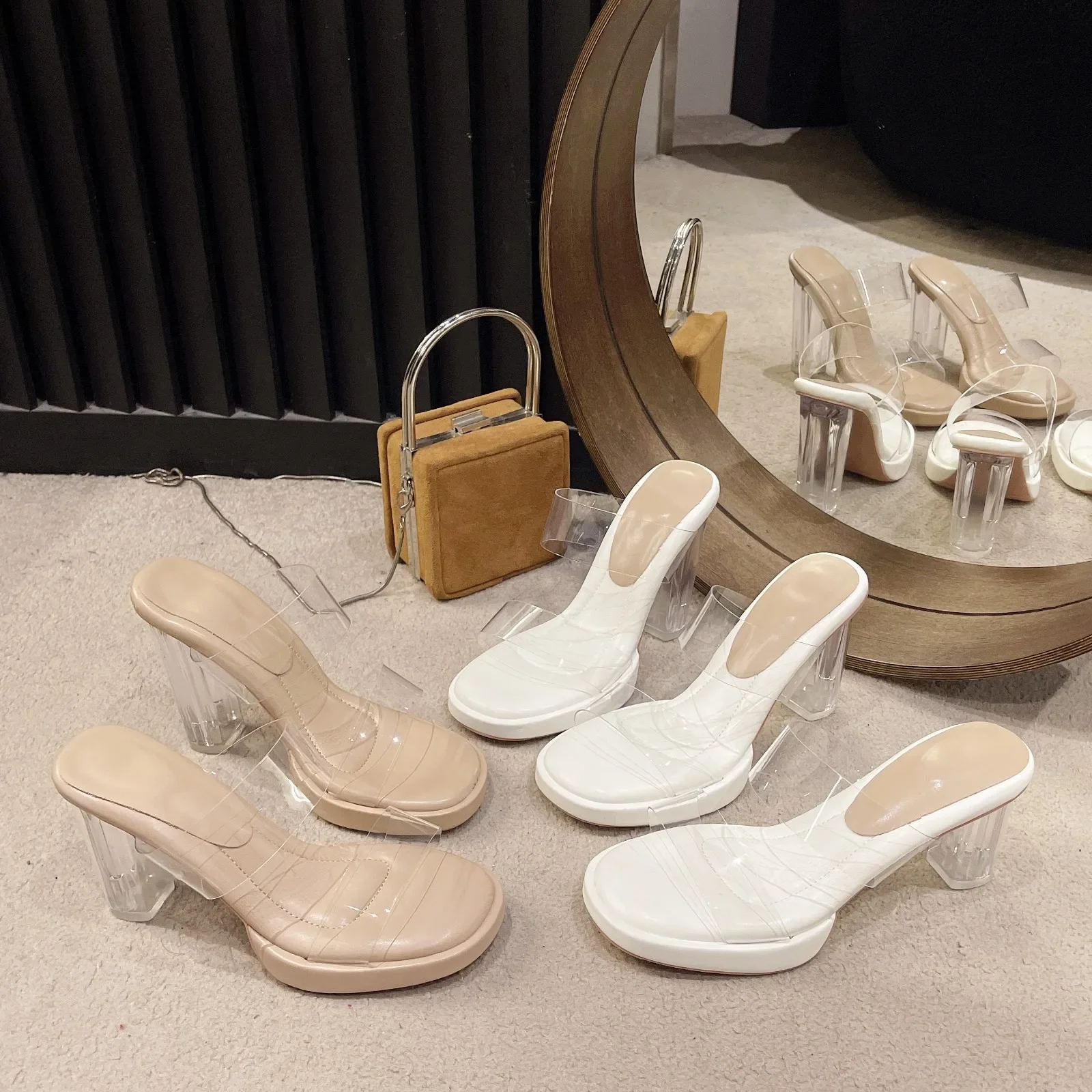 2024 صيف جديد المرأة صنادل عالية الكعب بولي كلوريد الفينيل النعال الشفافة المفتوحة تو الفم الضحلة الانزلاق على فستان كاجوال المرأة عالية الكعب