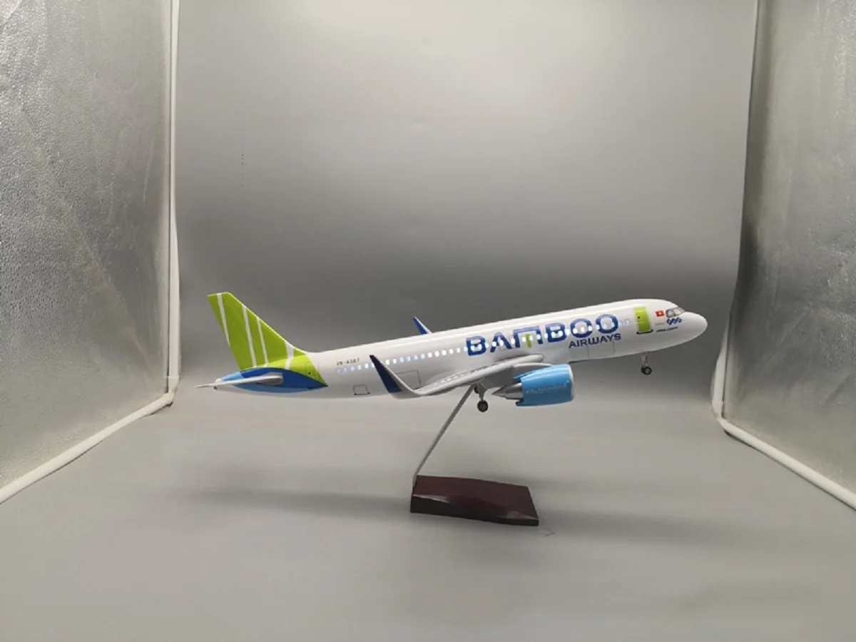 Aereo A320 Bamboo Airlines Scala 1:80 47 cm Airbus 320 Modello di aereo in resina W Luci e carrello di atterraggio Aereo souvenir Giocattolo Raccogliere