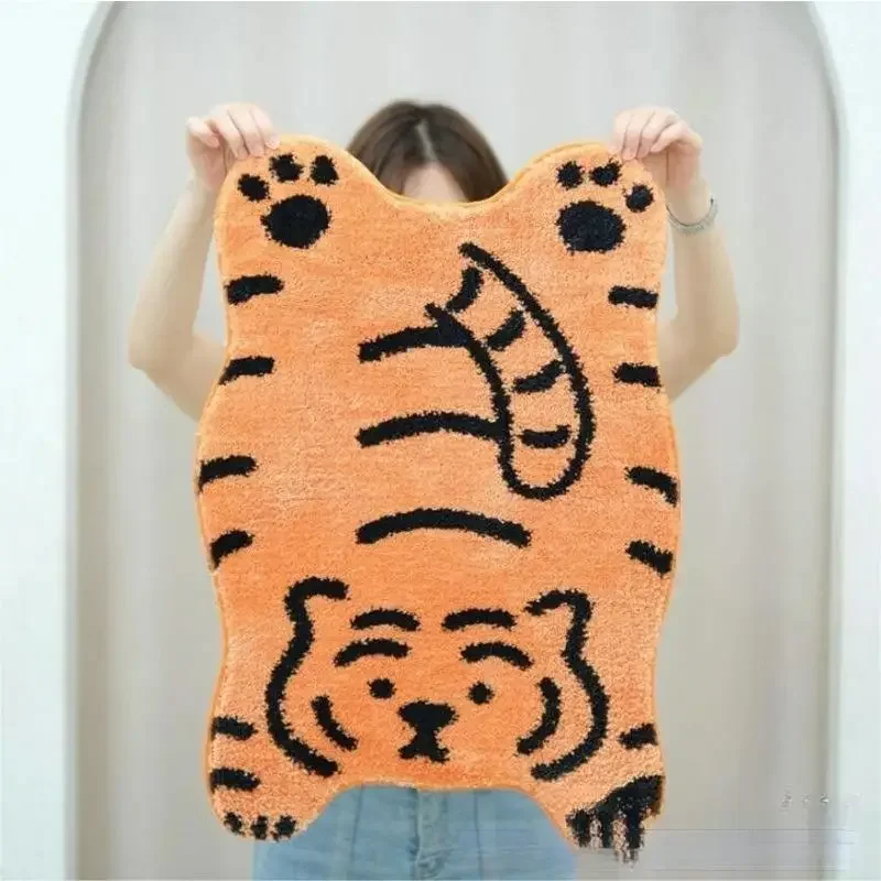 VIKAMA Cartoon Tiger Imitation Cashmere Carpet Cute Special-Shaped Bedroom Bed Blanket Plush Non-Slip Home Entrance Floor Mat