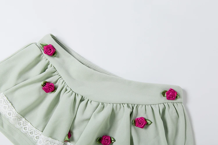 Weird Puss Sweet 3D-Rosen-Dekoration, 2-teiliges Set, Patchwork-Design, eng anliegendes Top mit tiefem Ausschnitt + Minirock mit Spitzenfalten, Party- und Sommer-Outfit. – Detail 16