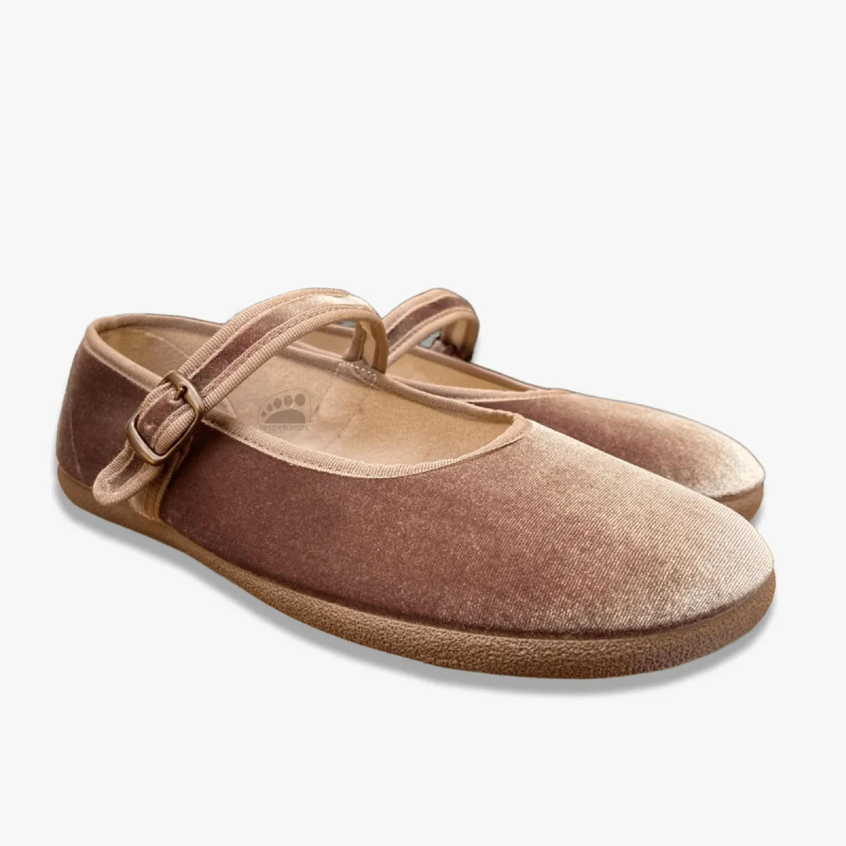 Batilas mercedita respectful barefoot adult taupe velvet lounge. thin sole with a thickness between 3mm and 5mm. You will have practically direct contact with the ground, thus receiving all the information from the terrain. Completely flexible