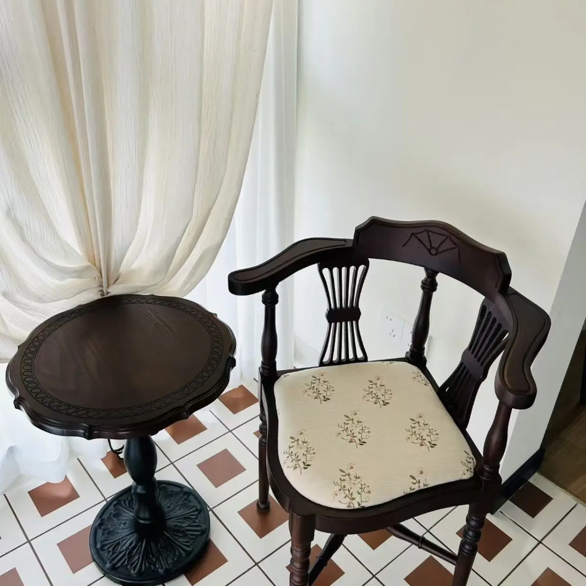 Customizable Dining Chair Triangle Solid Wood Bedroom Study Cafe Bar Household Makeup Chair