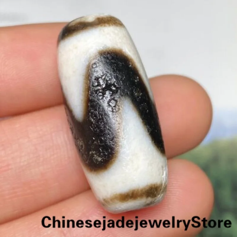 

Ancient Tibetan DZI Beads Old Agate Tiger Tooth Totem Amulet Pendant GZI 28×13mm