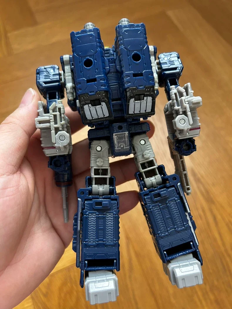 W magazynie Hasbro Transformers Toy TRA GEN LEGACY EV Series Soundwave G2 Universe Jhiaxus Voyager V-class Robot Action Figure Gift