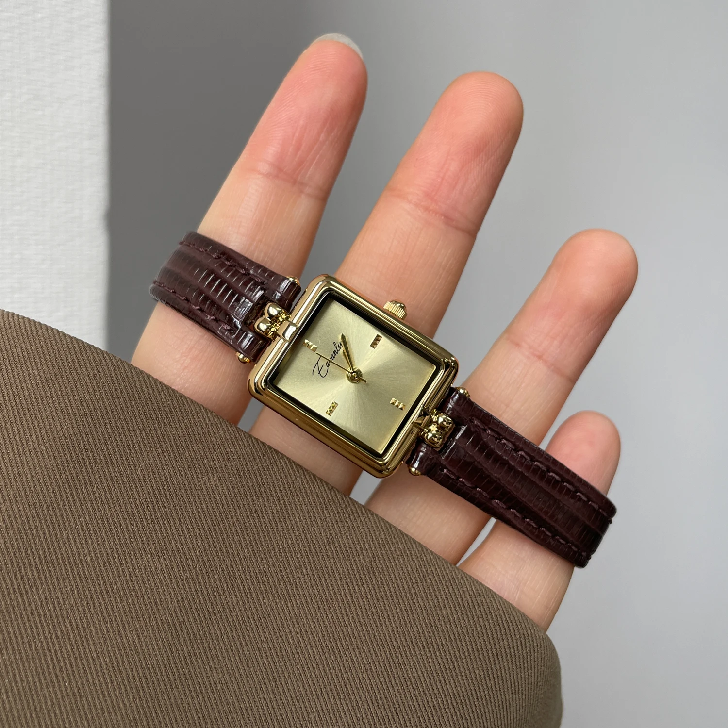 Elegant brown and gold small square watch for women, a new 2025 style, high-quality luxury wristwatch, a great gift for women.
