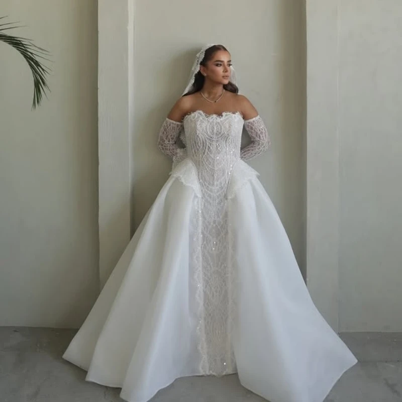 تخصيص لامعة الكرة البيضاء ثوب فساتين الزفاف الملكي الدانتيل كريستال ذيل طويل تول صنع رداء دي