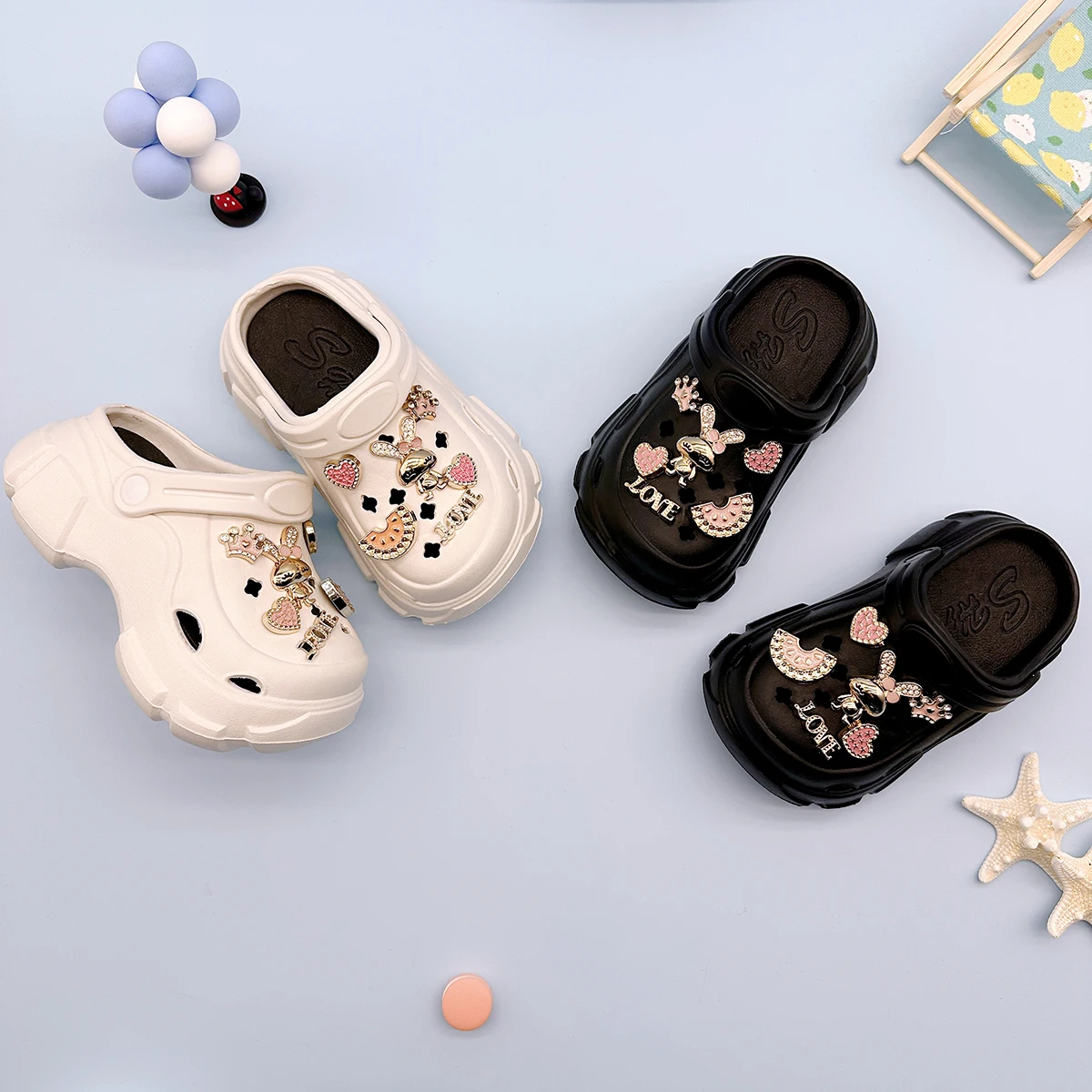 

New Fashionable Versatile Cartoon Golden Rabbit Hole Shoes with Soft Soles, Non-Slip Closed-Toe Sandals for Boys and Girls, Model 606