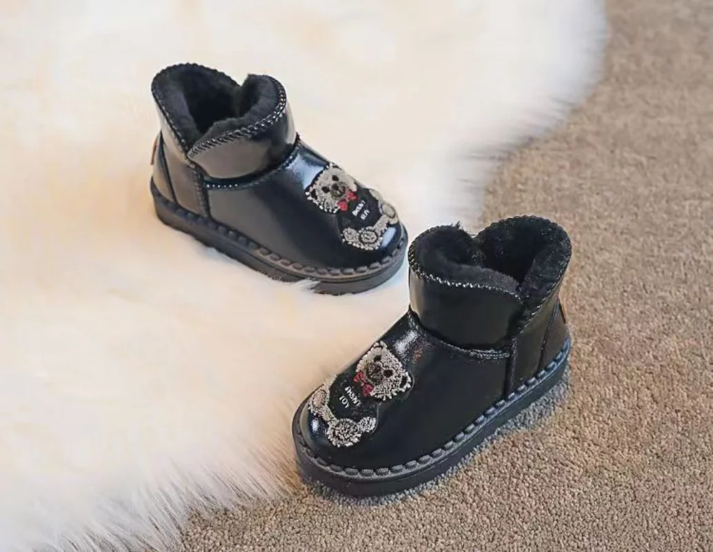 Botas de nieve gruesas de terciopelo con dibujos animados para niño, botas cortas cálidas de algodón, zapatos para bebé, novedad de invierno, 2022