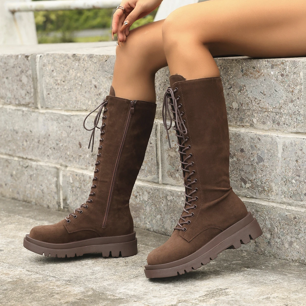 Herbst kniehohe Stiefel Damenschuhe Retro brauner Samtstoff Reißverschluss und Schnür-Reitstiefel Mode Plateau-Stiefel mit mittelhohem Absatz