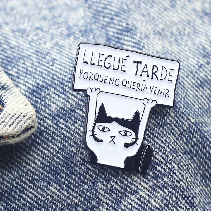 1 piece novelty niche personality brooch, metal material, cat style, suitable for both men and women to wear.