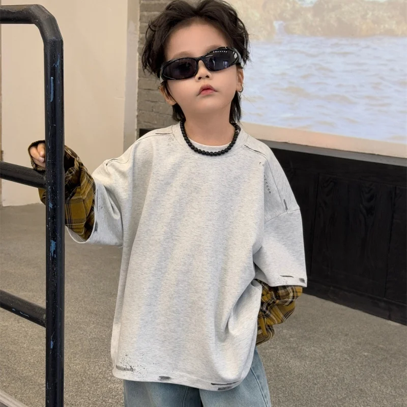 

Новая модель детской простой повседневной толстовки с длинным рукавом для мальчиков, имитация двухслойности, весна-осень 2026