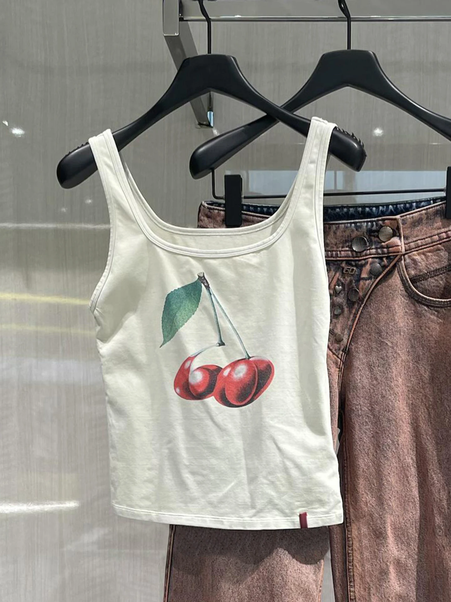 

Женский укороченный топ с принтом вишни, повседневный жилет с U-образным вырезом, H-образный крой, китайский бренд, стиль для работы, весна 2026, модный