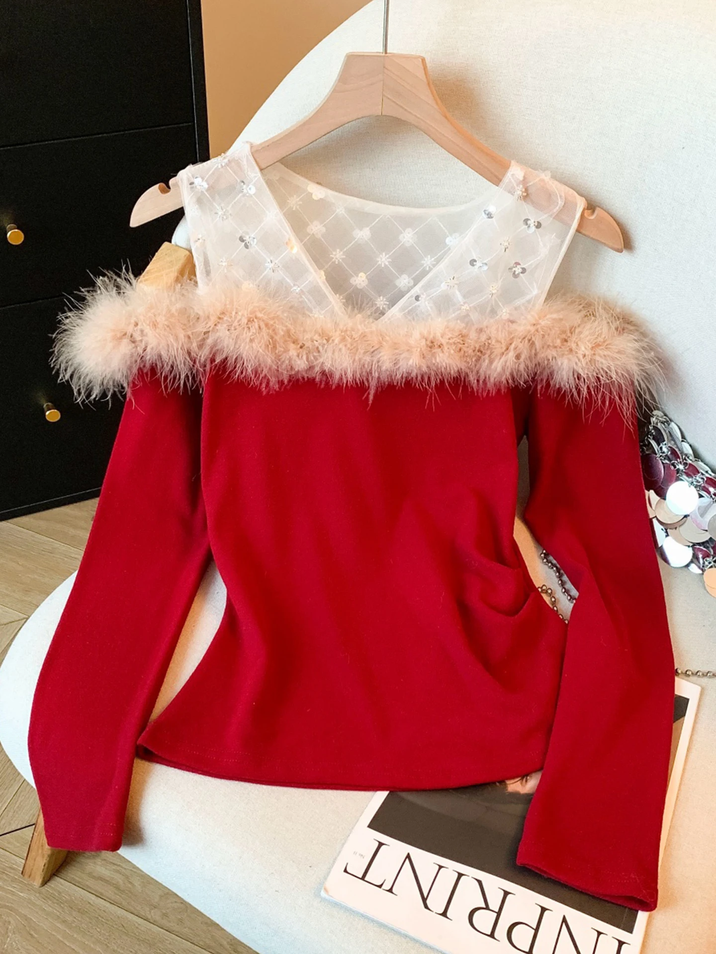 

Red Hollow out oulder Bared Long Sve Faux Fur Collar Base irt Women's Beautiful Inner Wear New Year's Faion Top